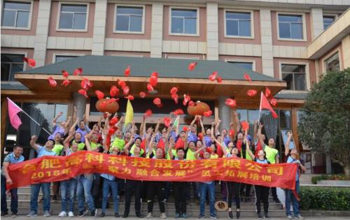 �����ľ����ں�������Ա����չ�˶�Բ������